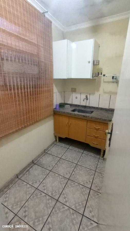 Casa para alugar com 4 quartos, 200m² - Foto 9