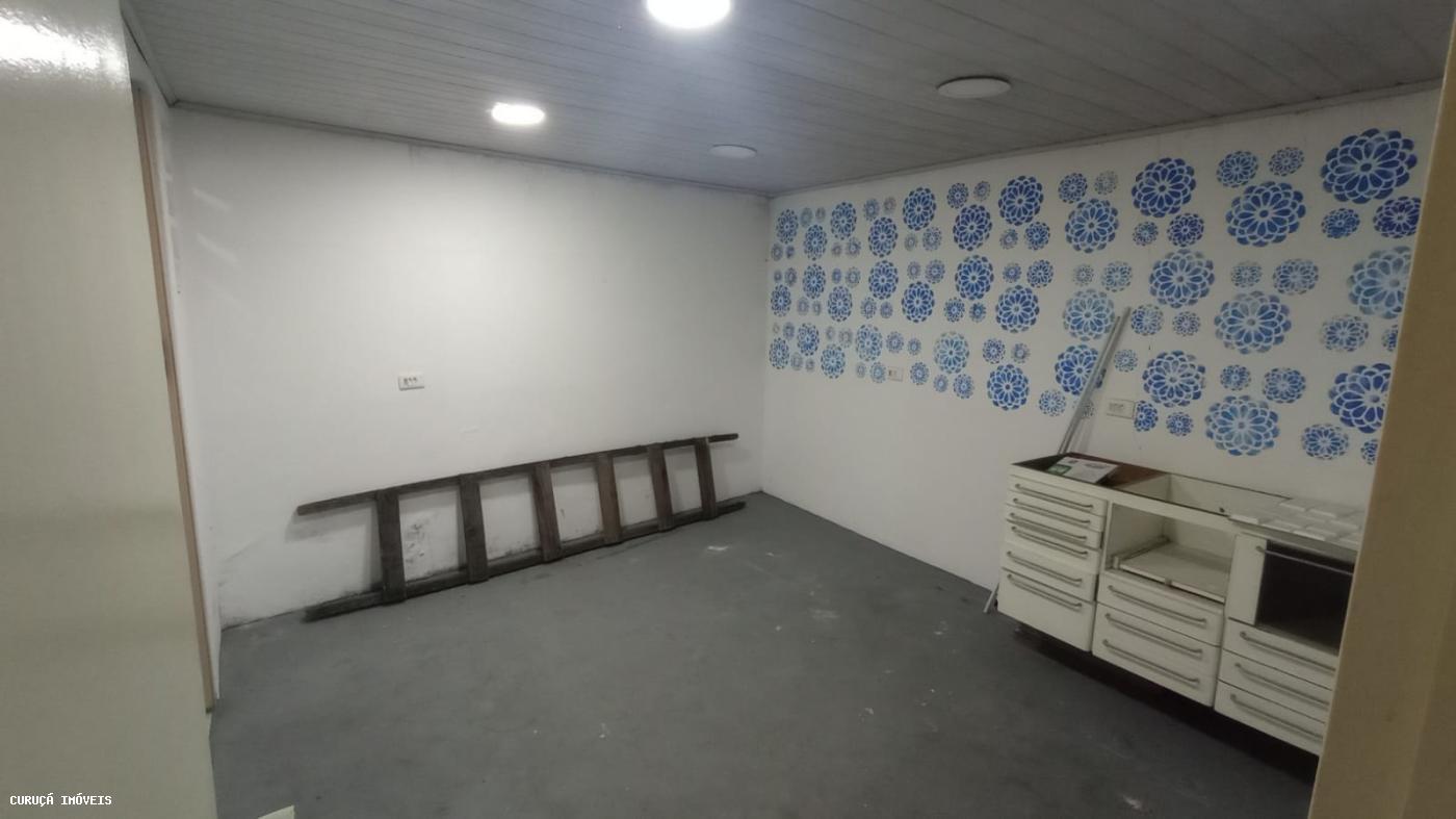 Casa para alugar com 4 quartos, 200m² - Foto 13